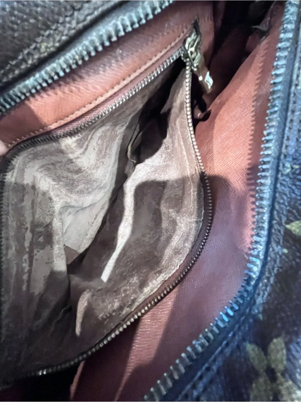 LOUIS VUITTON MONOGRAM UNISEX CROSSBODY BAG.